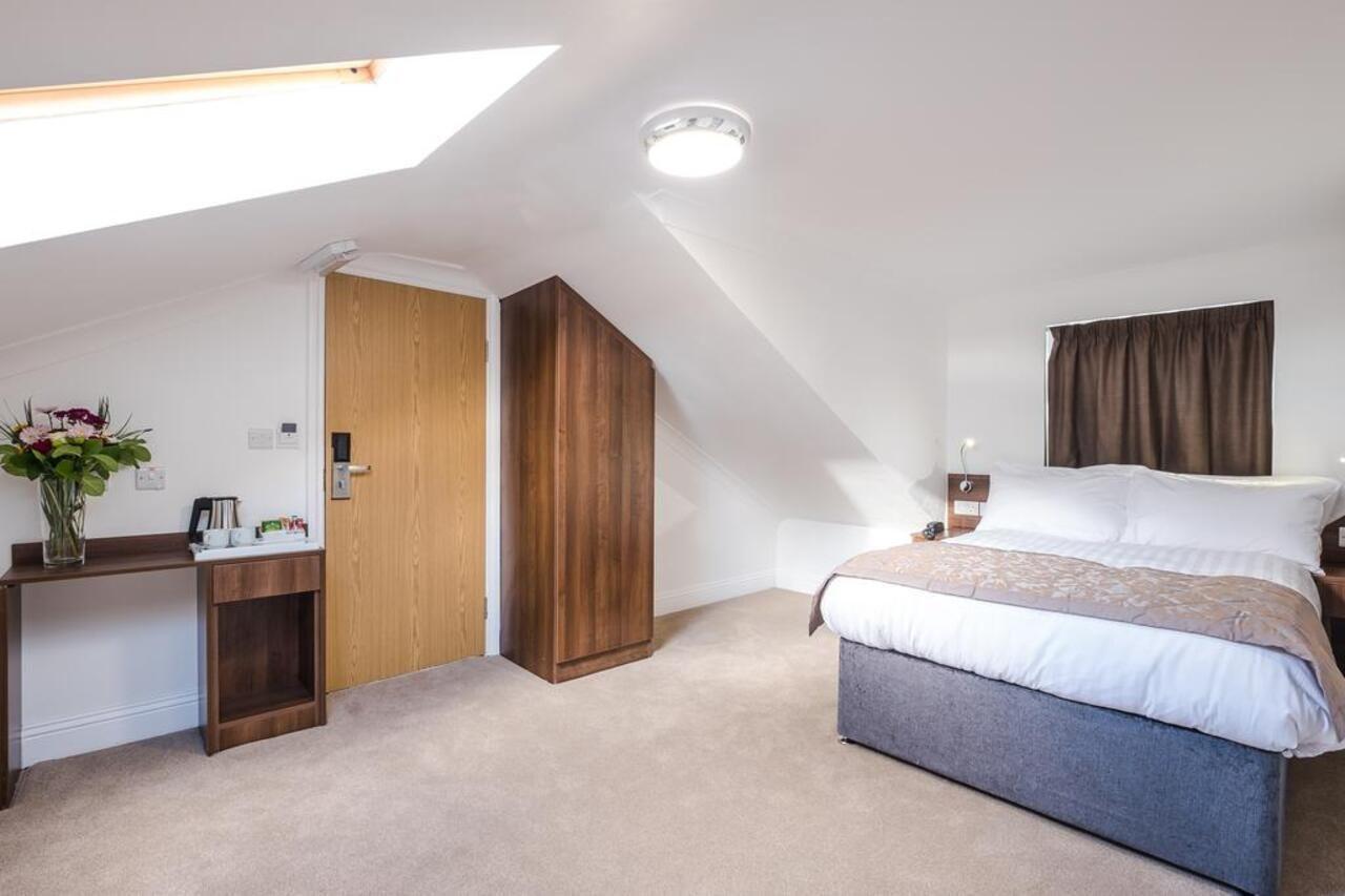 Signature Hotel London Ілфорд Екстер'єр фото