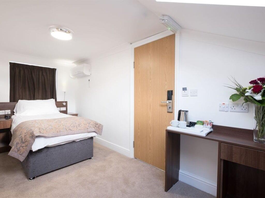Signature Hotel London Ілфорд Екстер'єр фото