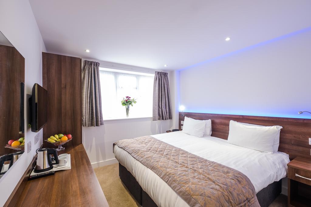 Signature Hotel London Ілфорд Екстер'єр фото