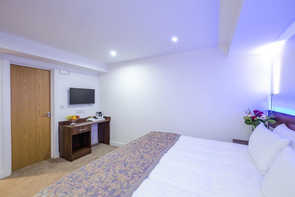 Signature Hotel London Ілфорд Екстер'єр фото