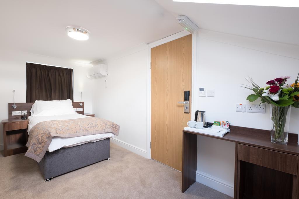 Signature Hotel London Ілфорд Екстер'єр фото