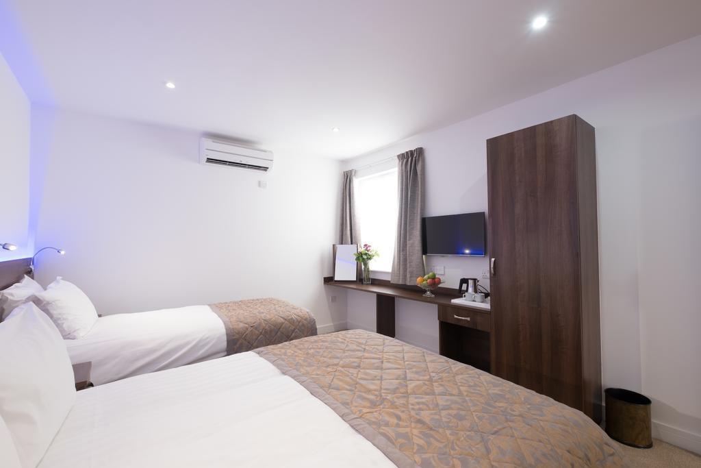 Signature Hotel London Ілфорд Екстер'єр фото