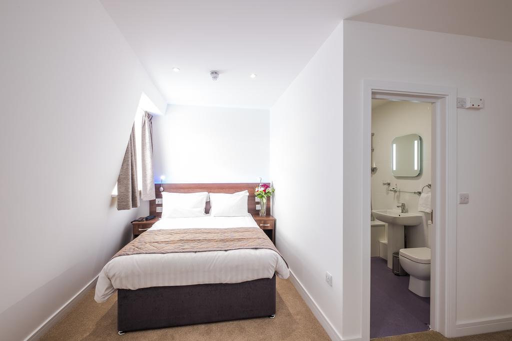 Signature Hotel London Ілфорд Екстер'єр фото